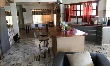 Casa 6 Ambientes, Grandes Comodidades-Oportunidad!! Retasada