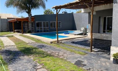 Casa 6 Ambientes, Grandes Comodidades-Oportunidad!! Retasada