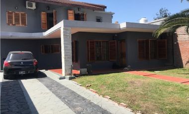 Casa 6 Ambientes, Grandes Comodidades-Oportunidad!! Retasada