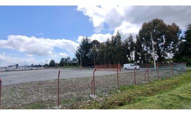 Legalpropschile Se Arrienda  Terreno Para Uso Comercial