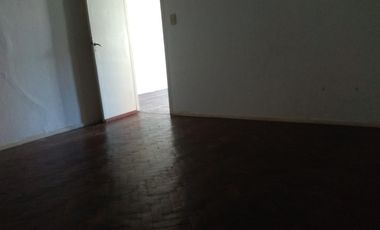 ALQUILER Dpto Av. Alte. Brown a 1 cd. Estación Lomas. Muy bajas expensas