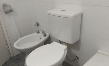 ALQUILER Dpto Av. Alte. Brown a 1 cd. Estación Lomas. Muy bajas expensas