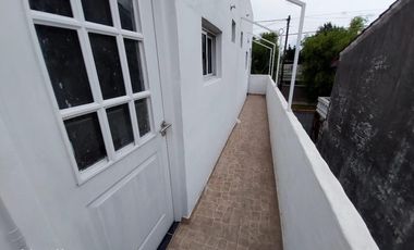 Departamento monoambiente en alquiler, J. Balbín 795, Villa Udaondo, Ituzaingó. Excelente oportunidad.