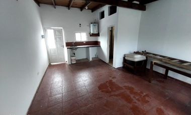 Departamento monoambiente en alquiler, J. Balbín 795, Villa Udaondo, Ituzaingó. Excelente oportunidad.