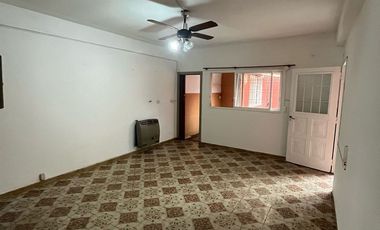 ALQUILER - VILLA MADERO - PH 4 AMBIENTES CON PATIO AL FRENTE - SIN EXPENSAS