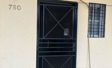 ALQUILER - VILLA MADERO - PH 4 AMBIENTES CON PATIO AL FRENTE - SIN EXPENSAS