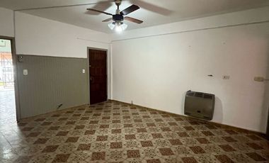 ALQUILER - VILLA MADERO - PH 4 AMBIENTES CON PATIO AL FRENTE - SIN EXPENSAS