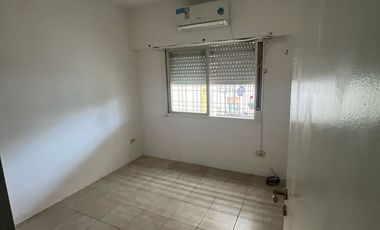 ALQUILER - VILLA MADERO - PH 4 AMBIENTES CON PATIO AL FRENTE - SIN EXPENSAS