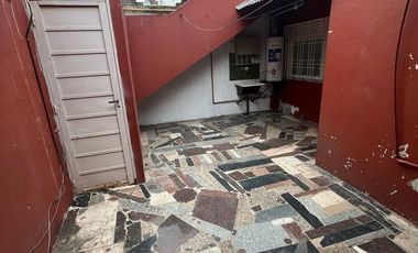 ALQUILER - VILLA MADERO - PH 4 AMBIENTES CON PATIO AL FRENTE - SIN EXPENSAS