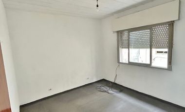 Departamento de 2 ambientes. San Justo centro