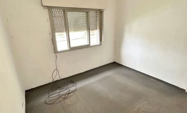 Departamento de 2 ambientes. San Justo centro