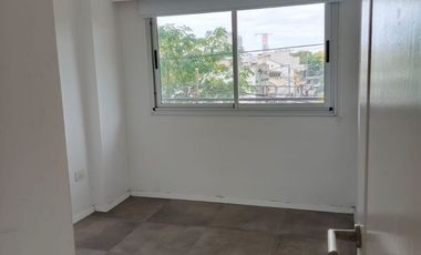 PISO 3 AMBIENTES AL FRENTE