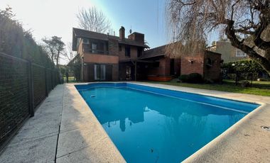CHALET DE 4 AMB CON PISCINA EN COUNTRY EL PARAISO