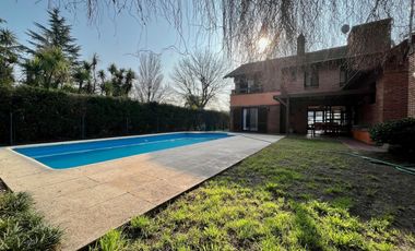 CHALET DE 4 AMB CON PISCINA EN COUNTRY EL PARAISO