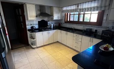 VALENTIN ALSINA - PALLARES 1500. CHALET 4 AMBIENTES