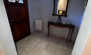 VALENTIN ALSINA - PALLARES 1500. CHALET 4 AMBIENTES