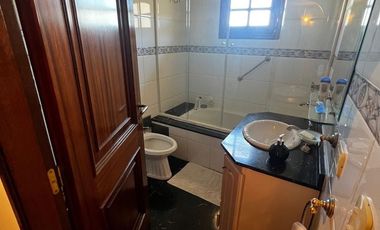 VALENTIN ALSINA - PALLARES 1500. CHALET 4 AMBIENTES