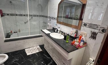 VALENTIN ALSINA - PALLARES 1500. CHALET 4 AMBIENTES