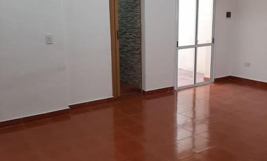 Alquiler Departamento monoambiente tipo casa 1 piso x escalera