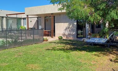 VENTA IMPECABLE PROPIEDAD EN EL BARRIO PRIVADO MONET. LOS CARDALES