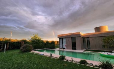 VENTA IMPECABLE PROPIEDAD EN EL BARRIO PRIVADO MONET. LOS CARDALES