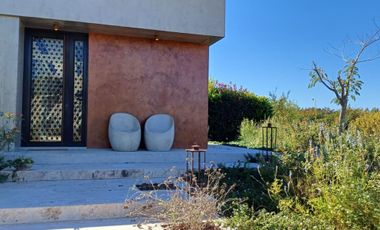 VENTA IMPECABLE PROPIEDAD EN EL BARRIO PRIVADO MONET. LOS CARDALES