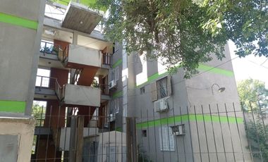 AV. Silvano Bores 1º Cuadra- Dpto de 3 dormotiorios, baño y cocinalavadero. Muy buenas condiciones