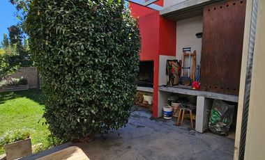 INDEXA VENDE Casa de diseño en barrio IUPA