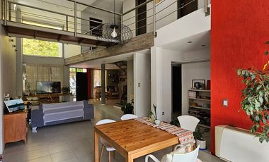 INDEXA VENDE Casa de diseño en barrio IUPA