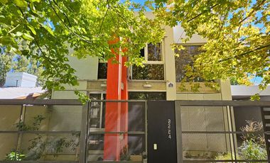 INDEXA VENDE Casa de diseño en barrio IUPA