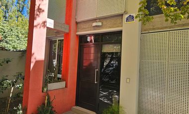 INDEXA VENDE Casa de diseño en barrio IUPA