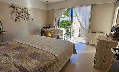 INDEXA VENDE Casa de diseño en barrio IUPA