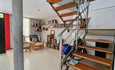 INDEXA VENDE Casa de diseño en barrio IUPA