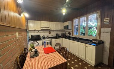 Venta Casa 5 Ambientes con Patio y Garaje en Temperley.