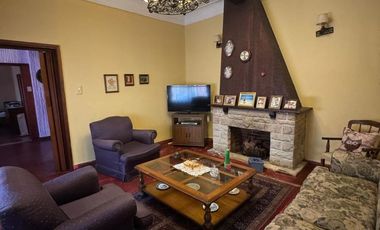 Venta Casa 5 Ambientes con Patio y Garaje en Temperley.