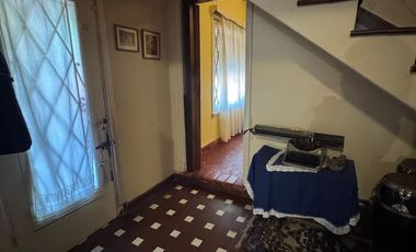 Venta Casa 5 Ambientes con Patio y Garaje en Temperley.