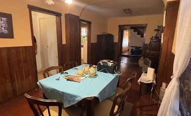 Venta Casa 5 Ambientes con Patio y Garaje en Temperley.