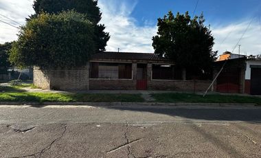 Casa A Refaccionar En Esquina