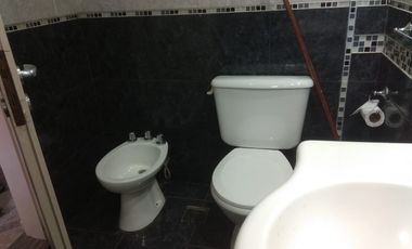 ALQUILER Dpto PH planta baja Lomas a 8 cds. Estación. $530000 Sin expensas.