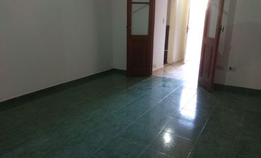 ALQUILER Dpto PH planta baja Lomas a 8 cds. Estación. $530000 Sin expensas.