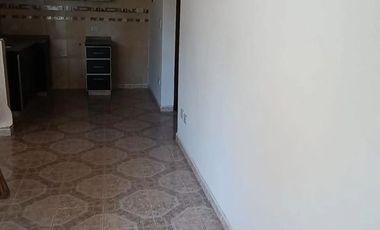 ALQUILER Dpto PH planta baja Lomas a 8 cds. Estación. $530000 Sin expensas.