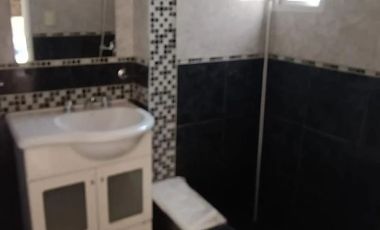 ALQUILER Dpto PH planta baja Lomas a 8 cds. Estación. $530000 Sin expensas.