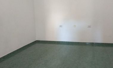 ALQUILER Dpto PH planta baja Lomas a 8 cds. Estación. $530000 Sin expensas.