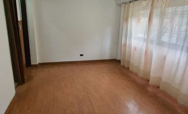 SE VENDE DPTO AL FRENTE 2 AMB.   PB  CON PATIO EN LOMAS DEL MIRADOR