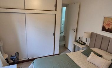 IMPERDIBLE DEPARTAMENTO EN VENTA DE 2 DORMITORIOS CON PISCINA Y JARDÍN DE USO EXCLUSIVO.-