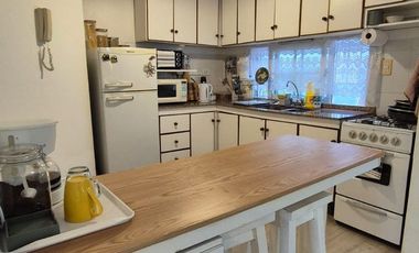 IMPERDIBLE DEPARTAMENTO EN VENTA DE 2 DORMITORIOS CON PISCINA Y JARDÍN DE USO EXCLUSIVO.-