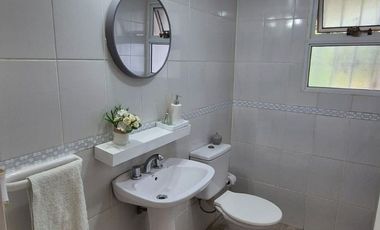 IMPERDIBLE DEPARTAMENTO EN VENTA DE 2 DORMITORIOS CON PISCINA Y JARDÍN DE USO EXCLUSIVO.-