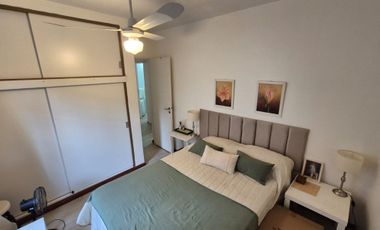 IMPERDIBLE DEPARTAMENTO EN VENTA DE 2 DORMITORIOS CON PISCINA Y JARDÍN DE USO EXCLUSIVO.-