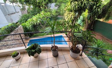 IMPERDIBLE DEPARTAMENTO EN VENTA DE 2 DORMITORIOS CON PISCINA Y JARDÍN DE USO EXCLUSIVO.-
