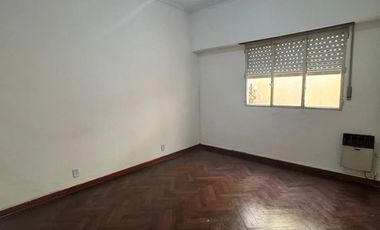 Alquiler 2 Ambientes con Patio en Banfield.